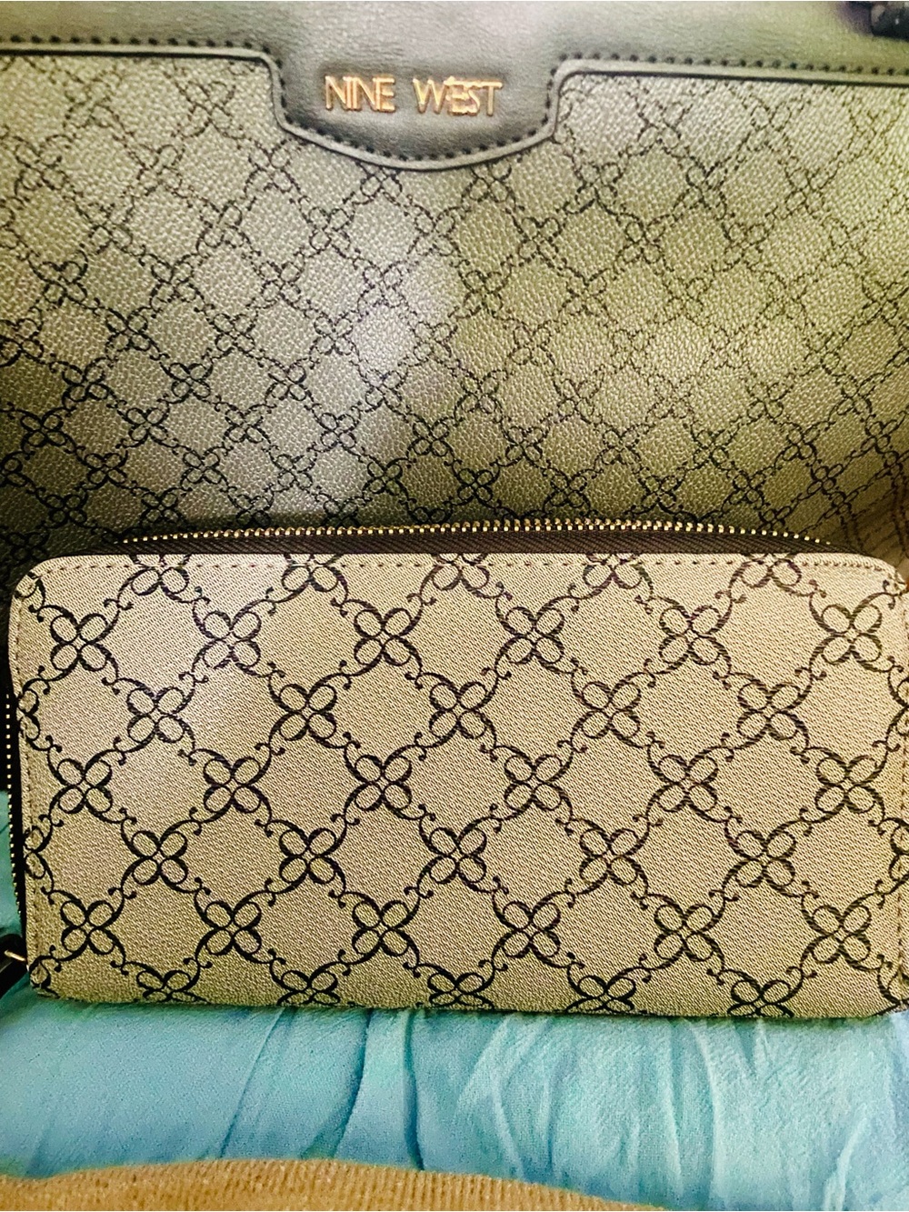 👜🩶🖤Nine West “Lior” Tote Bag w/matching “Lockup Nine” Zip-around Wristlet Wallet - Picture 9 of 15